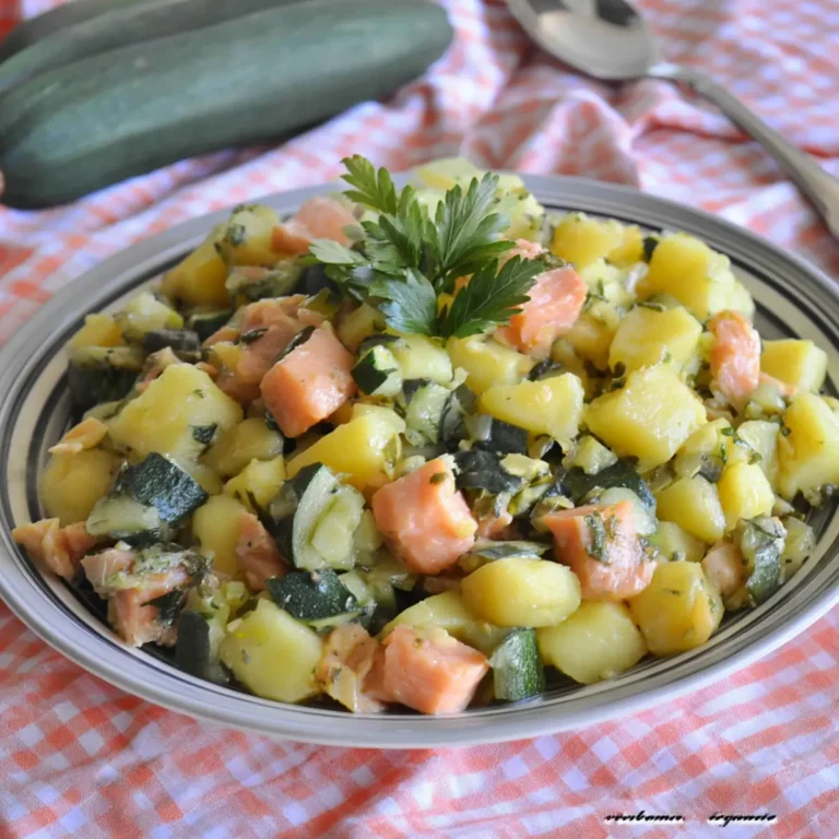 Insalata di patate con salmone e zucchine