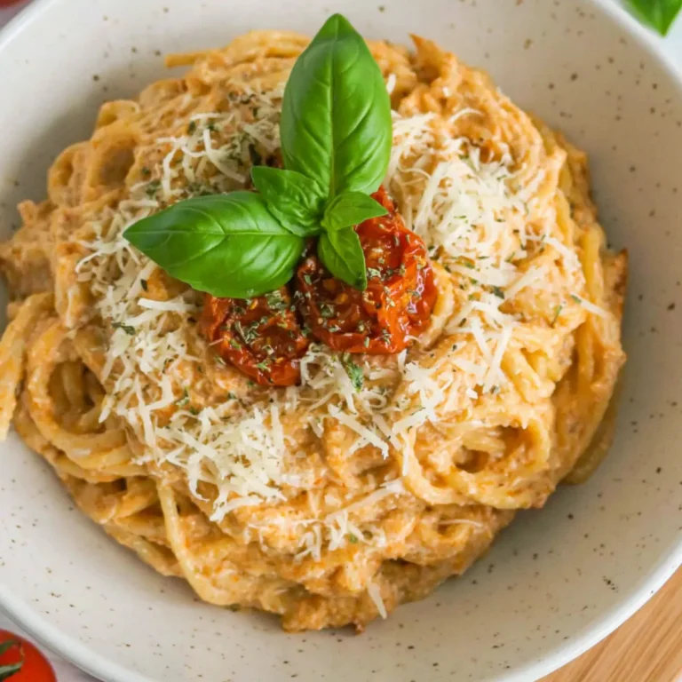 Pasta con pomodori arrosto, aglio e ricotta