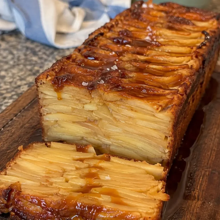 Torta di mele invisibile con caramello salato